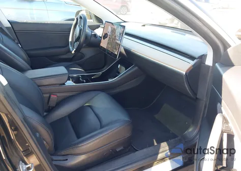 2018 Tesla Model 3 Long Range/Performance z USA, uszkodzony, nr VIN 5YJ3E1EB6JF184958